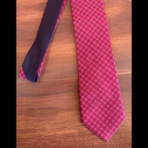 🍁SALE🍁TOMMY HILFIGER Red 100% Silk Foulard Necktie - Picture 6 of 9